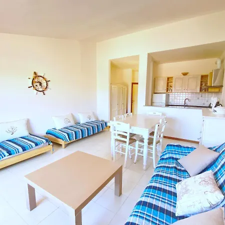 Coda Cavallo Mare Apartment *
