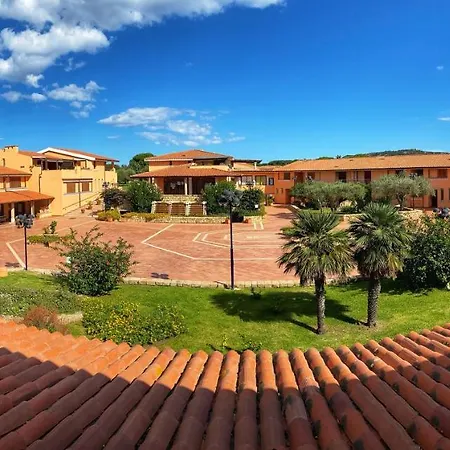 Coda Cavallo Mare Apartment *